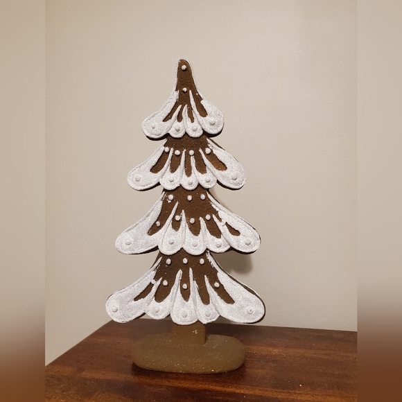 Frosted neutral gingerbread Christmas tree - Picture 1 of 2